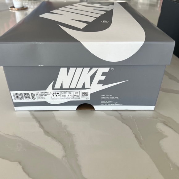 Air Jordan 1 High OG Stealth main image 9
